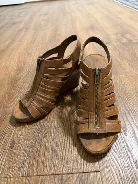 Aerosoles Women's 4" Heels-Comfy Wedge Sandals-Tan-Zipper-Size 9M.-Gladiator